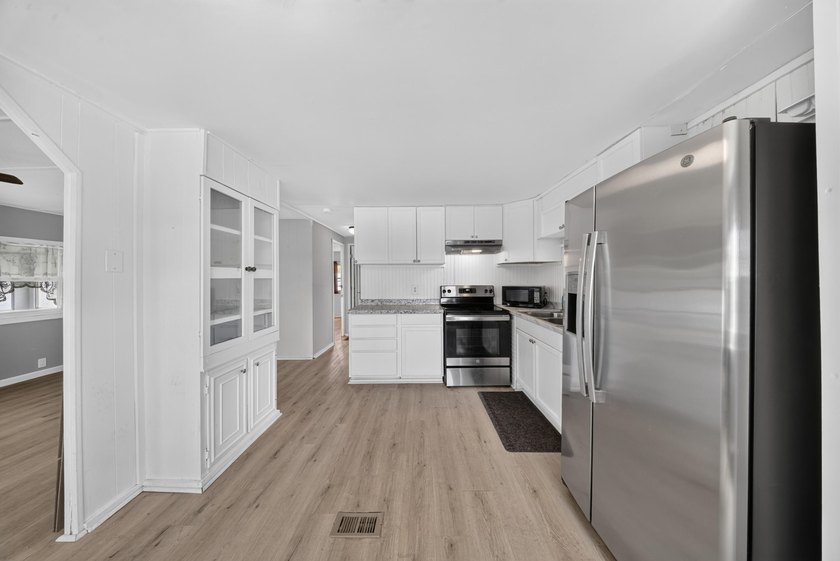 Welcome to this well-appointed two-bedroom, two-bathroom mobile - photo 26