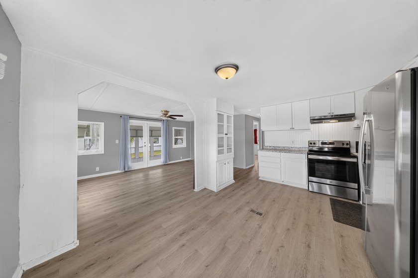 Welcome to this well-appointed two-bedroom, two-bathroom mobile - photo 27