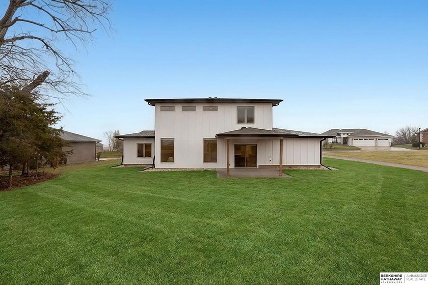 Complete and Move-In Ready! Presenting Gateway Custom Homes' - photo 28