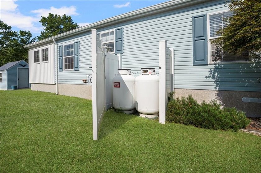 **55+ COMMUNITY! ALL OCCUPANTS MUST BE 55 OR OLDER** Welcome to - photo 32