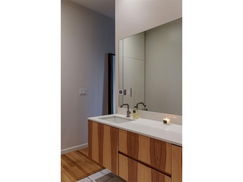 Bespoke. Elevated. Unexpected. The kind of urban residence that - photo 31