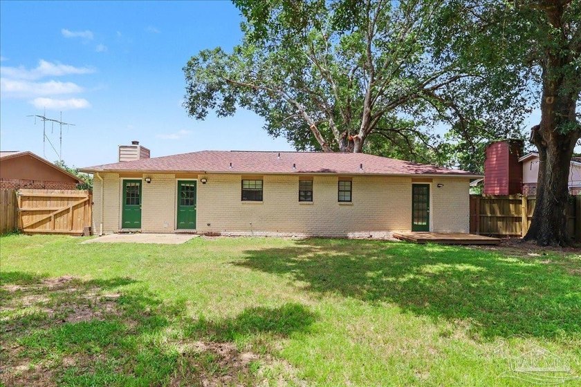 Welcome to this beautifully updated 3-bedroom, 2-bath brick home - photo 5