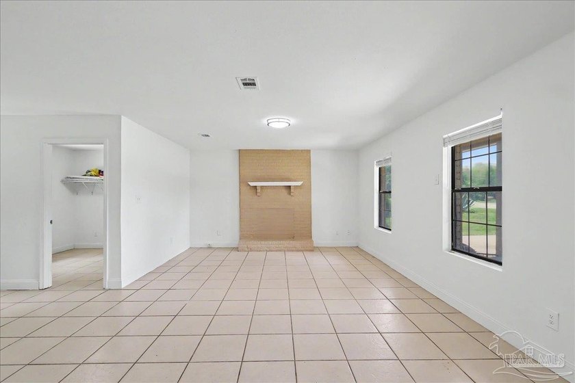 Welcome to this beautifully updated 3-bedroom, 2-bath brick home - photo 7