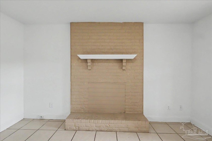 Welcome to this beautifully updated 3-bedroom, 2-bath brick home - photo 9