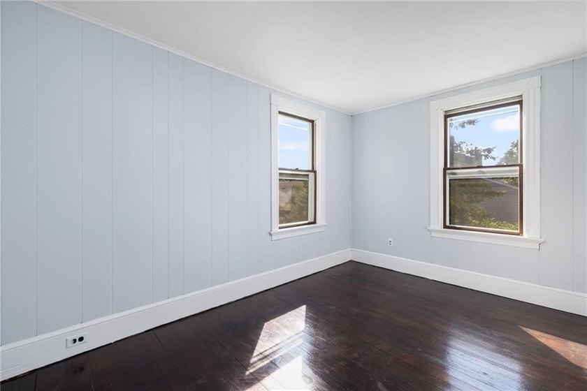 Traditional Newport Cottage off North Broadway neighborhood - photo 17