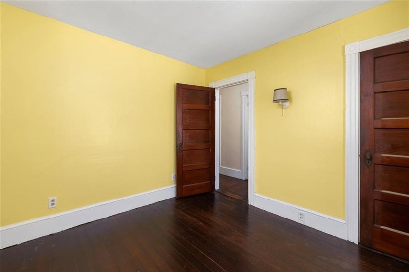 Traditional Newport Cottage off North Broadway neighborhood - photo 24