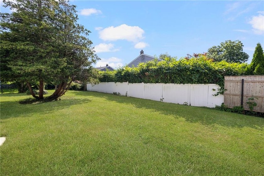 Traditional Newport Cottage off North Broadway neighborhood - photo 29
