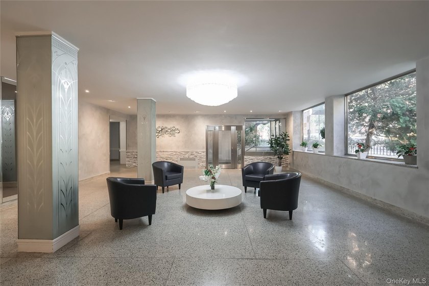 Welcome to this bright and inviting 1-bedroom, 1-bath corner - photo 3