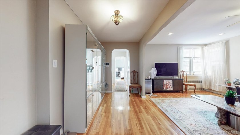Welcome to this bright and inviting 1-bedroom, 1-bath corner - photo 4