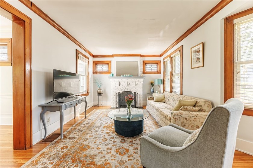 North Winton Village Charmer! Welcome to 170 Dalkeith Rd, where - photo 5