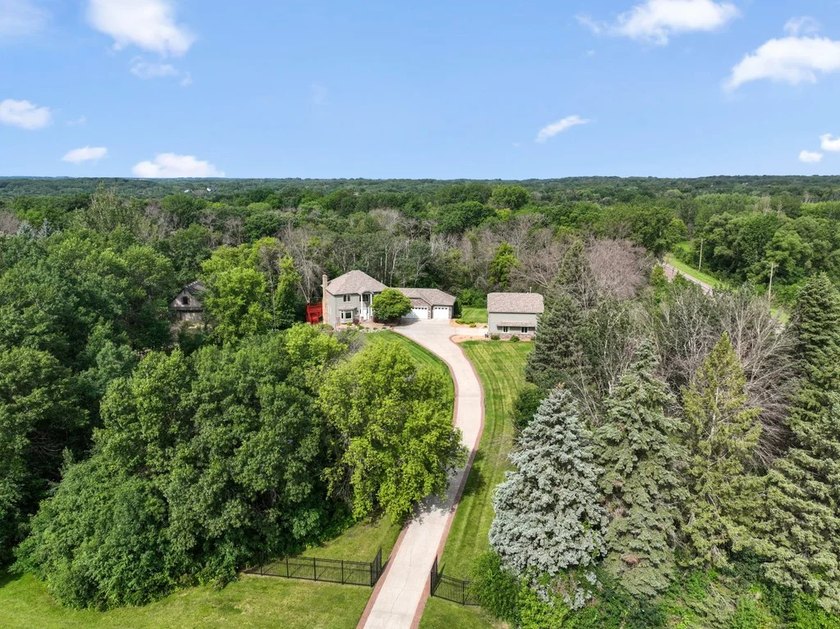 Welcome to your own private retreat on 3.1 scenic acres. This - photo 14