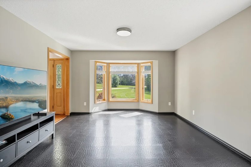 Welcome to your own private retreat on 3.1 scenic acres. This - photo 23