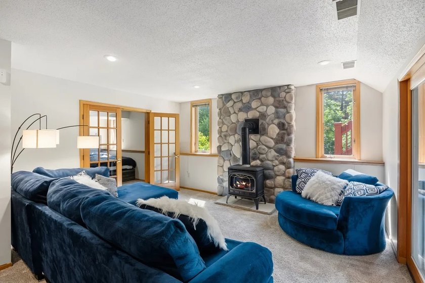 Welcome to your own private retreat on 3.1 scenic acres. This - photo 44