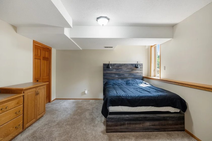 Welcome to your own private retreat on 3.1 scenic acres. This - photo 45