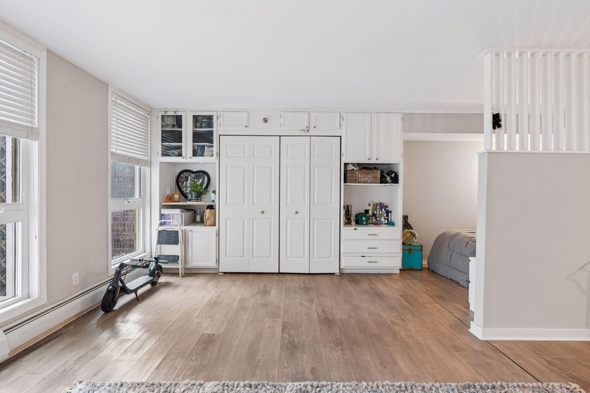 Renovated studio with exceptional layout that offers separate - photo 5