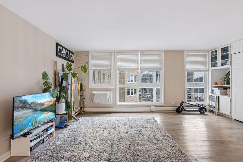 Renovated studio with exceptional layout that offers separate - photo 7