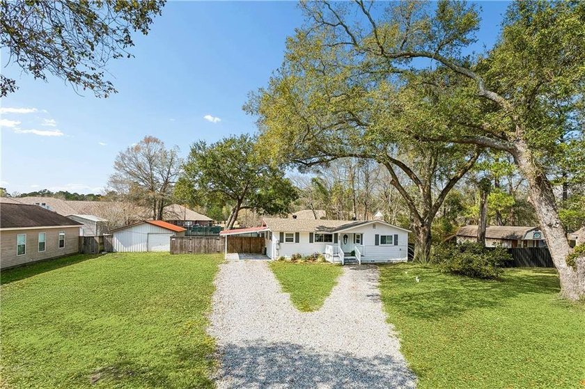 Beautifully updated, move-in-ready home situated on two spacious - photo 2