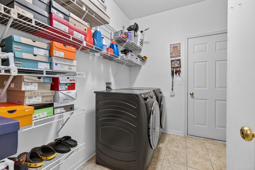 Spacious 4-bedroom, 2.1-bath home offering approximately 4,200 - photo 22