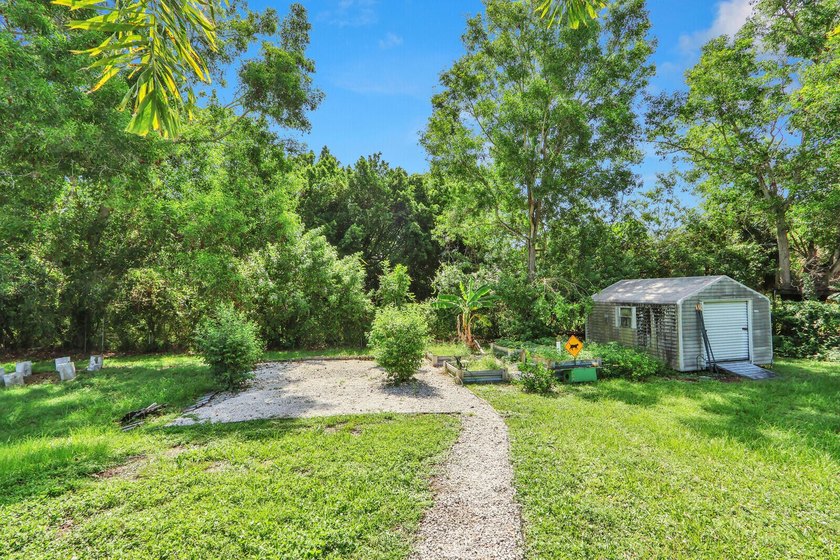 New Listing! Well-maintained 3-bedroom, 2-bath home on over an - photo 29