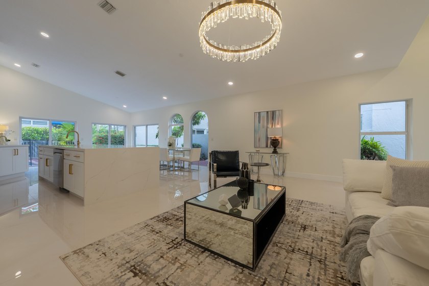 Welcome to this 3/2 house in the central-Boca neighborhood of - photo 11