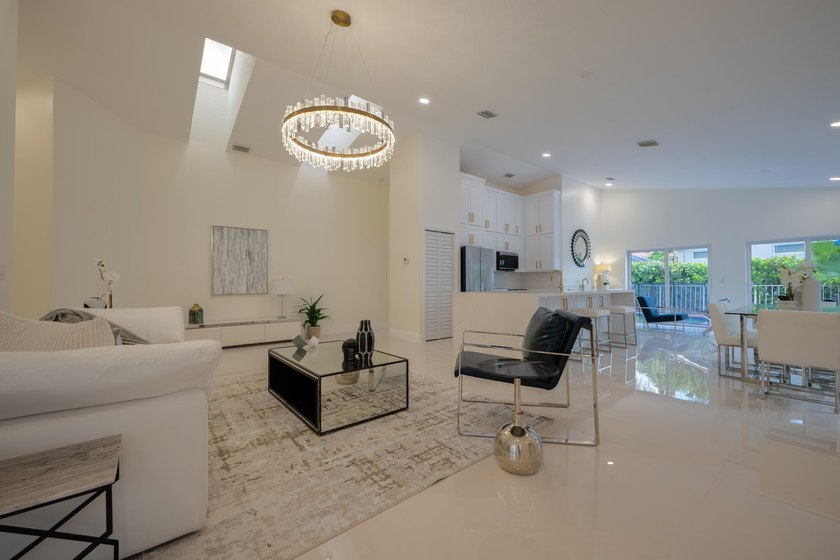 Welcome to this 3/2 house in the central-Boca neighborhood of - photo 12