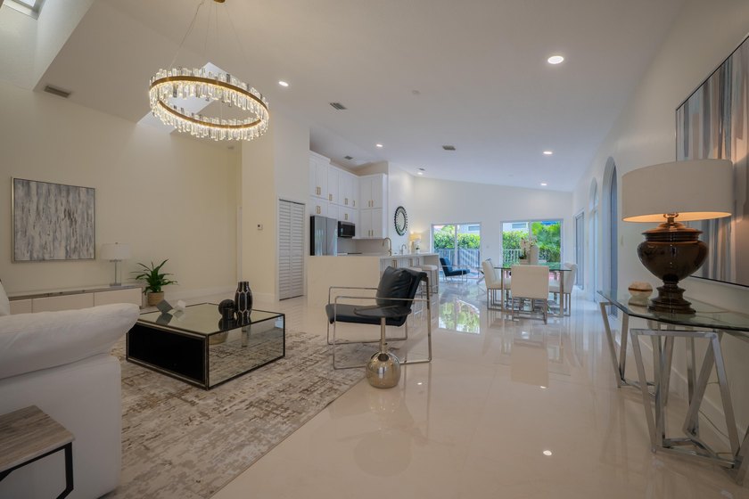 Welcome to this 3/2 house in the central-Boca neighborhood of - photo 15