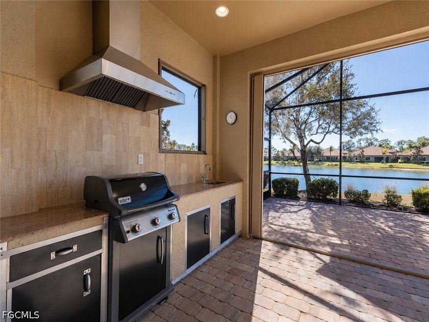 The peaceful lake and fountain views are what you'll remember - photo 18
