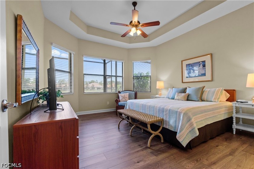 The peaceful lake and fountain views are what you'll remember - photo 21