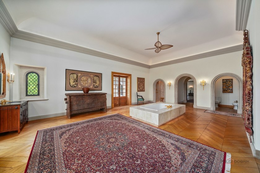 Experience the distinctive charm of this English Manor-an - photo 22