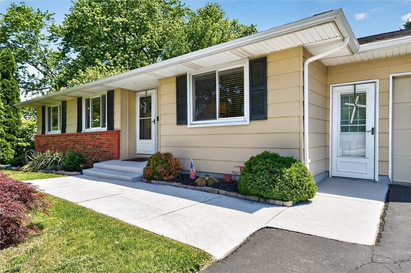 Beautifully maintained 3-bedroom, 1.5-bath ranch ready for its - photo 4