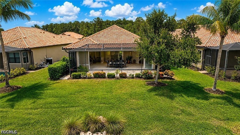 The peaceful lake and fountain views are what you'll remember - photo 42