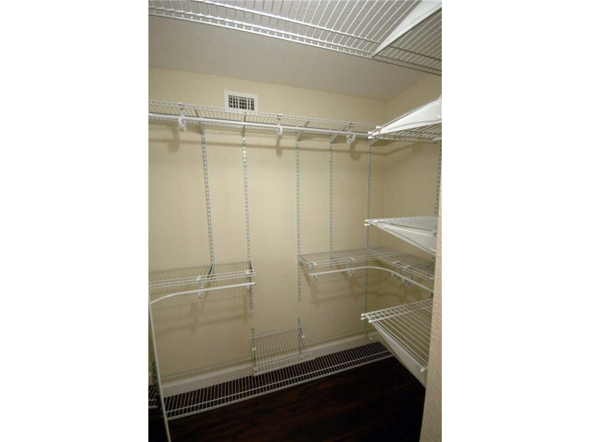 Welcome to this charming first-floor, one-bedroom - photo 14