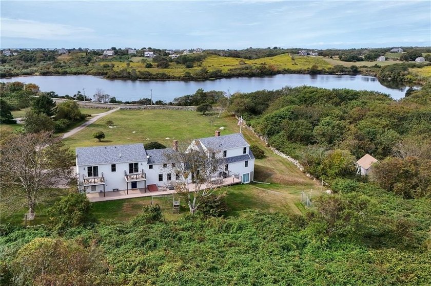 Welcome to 1087 Lakeside Drive - an exceptional retreat offering - photo 4