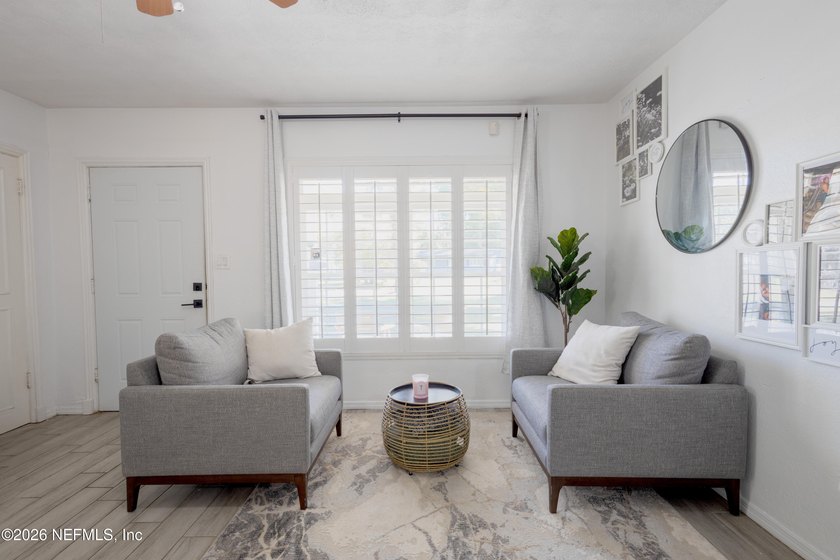 Welcome home to this beautifully updated 3-bedroom plus family - photo 11