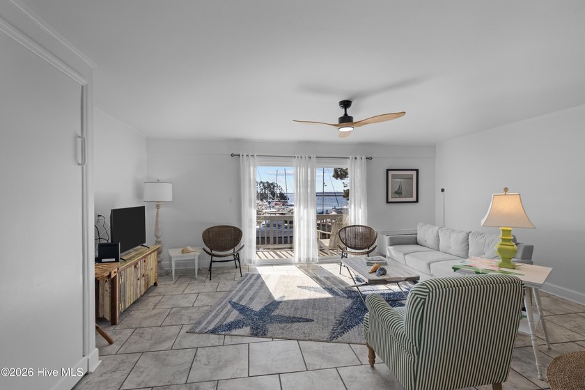 A resort-style community just minutes from historic downtown New - photo 8