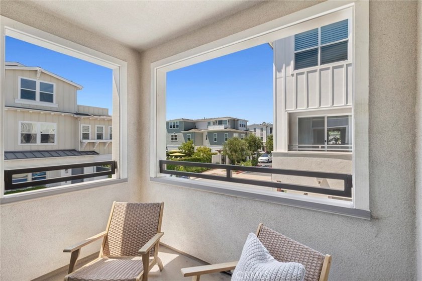 Rarely available, this exceptional 3-bedroom, 2.5-bath end-unit - photo 23