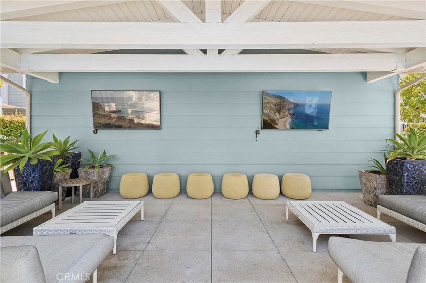 Rarely available, this exceptional 3-bedroom, 2.5-bath end-unit - photo 33