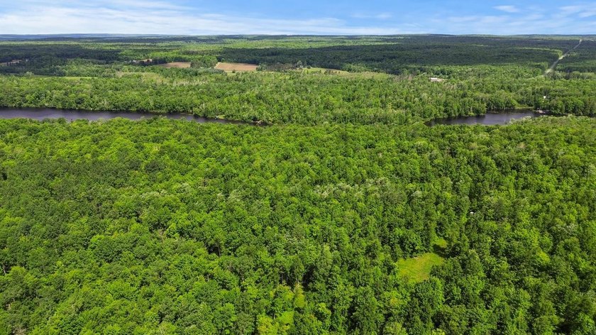 Escape to the beauty of Wisconsin's Northwoods with this - photo 8