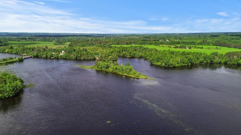Escape to the beauty of Wisconsin's Northwoods with this - photo 10