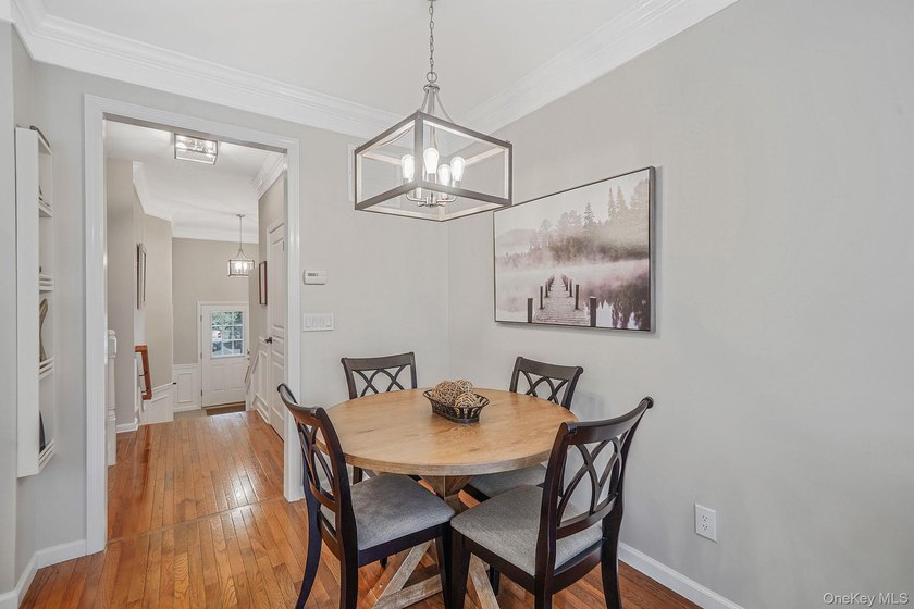 Well-appointed Brightwaters Model 2 story townhouse located in - photo 5