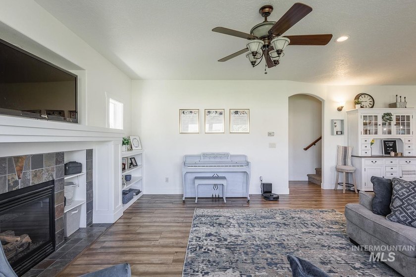 Spacious country living with room to grow. On shared well and - photo 6