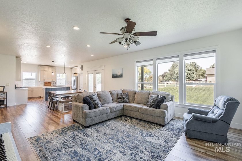 Spacious country living with room to grow. On shared well and - photo 7