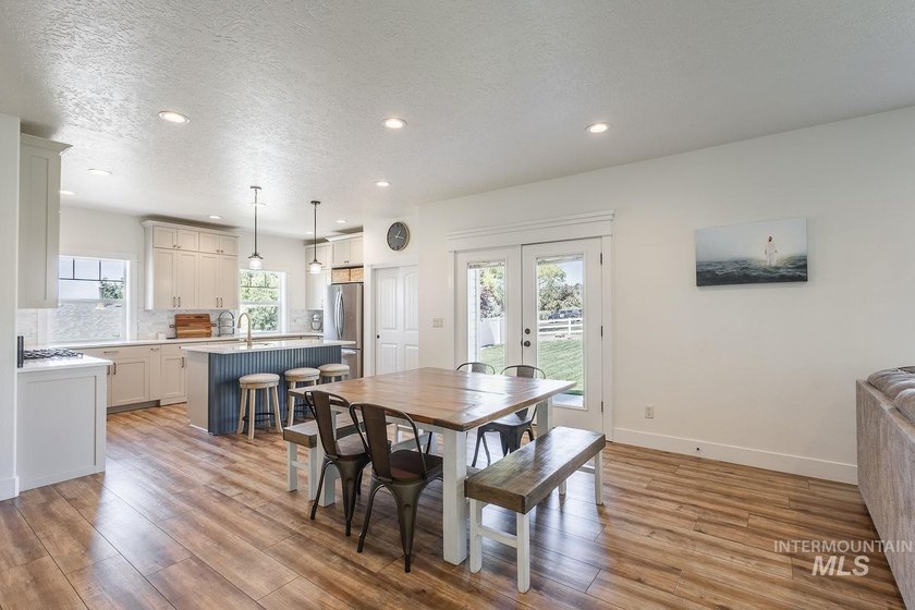 Spacious country living with room to grow. On shared well and - photo 8