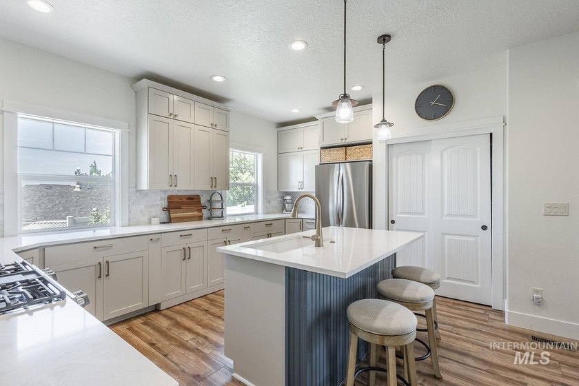 Spacious country living with room to grow. On shared well and - photo 10