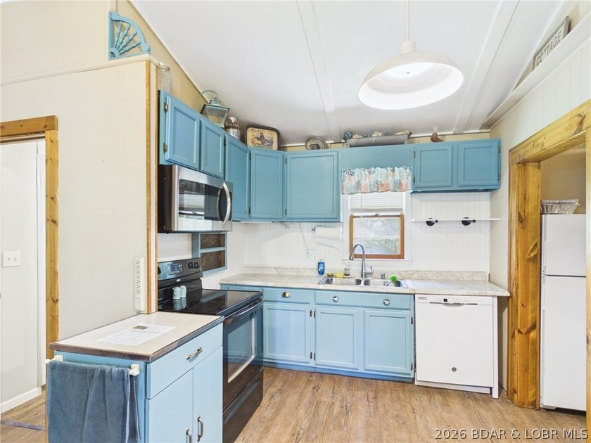 Rare waterfront opportunity on a private interior fishing lake - photo 14