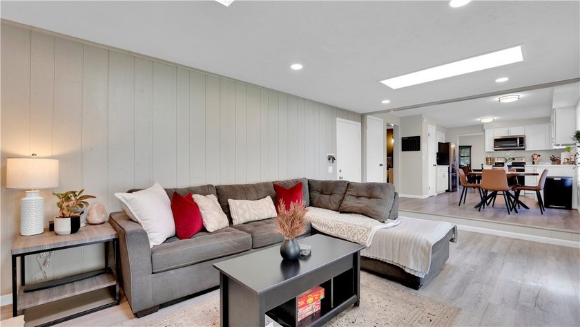 Well-maintained 1,872 sq. ft. colonial featuring 3 bedrooms, 1.5 - photo 17