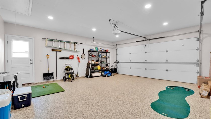 Well-maintained 1,872 sq. ft. colonial featuring 3 bedrooms, 1.5 - photo 28