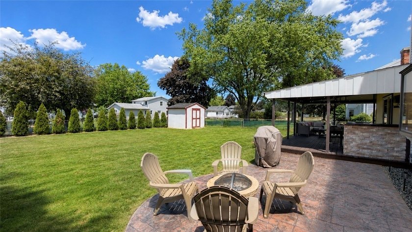 Well-maintained 1,872 sq. ft. colonial featuring 3 bedrooms, 1.5 - photo 33
