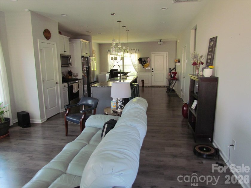 Gorgeous 3BD/2.5BTH in desirable Edgewater community! Large deck - photo 3