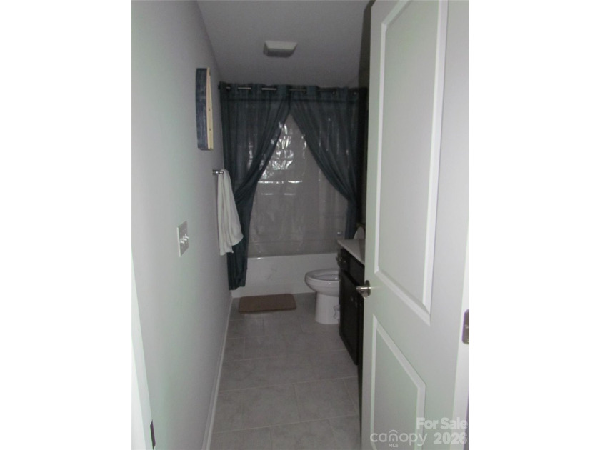 Gorgeous 3BD/2.5BTH in desirable Edgewater community! Large deck - photo 9